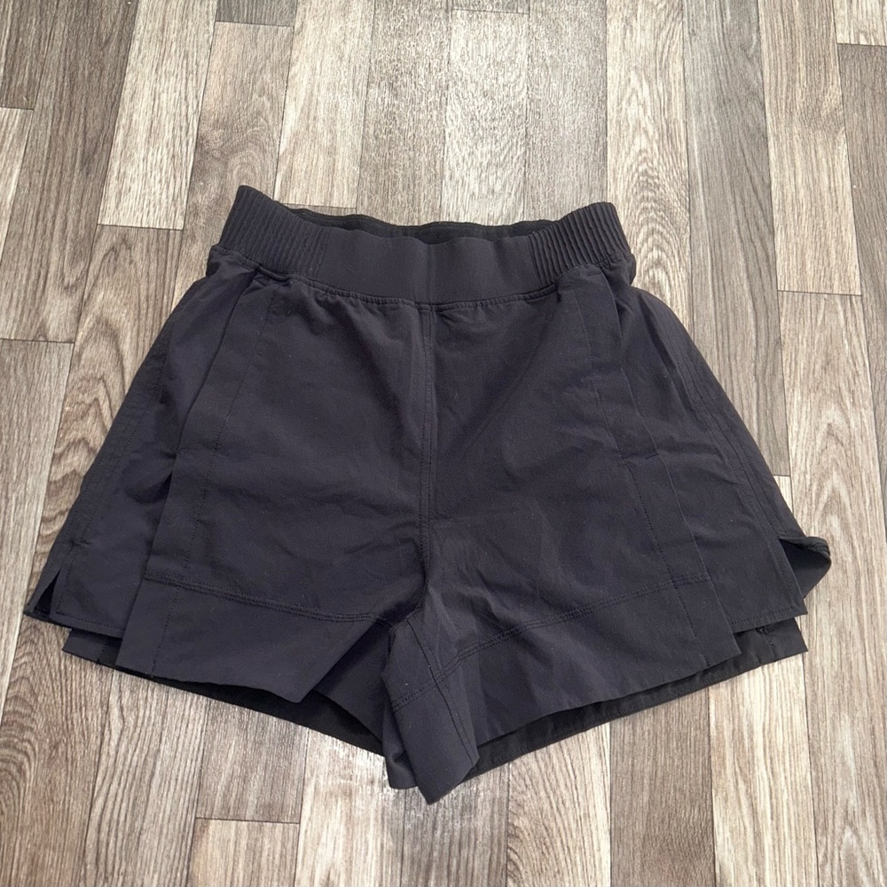 Lululemon Stretch Woven Relaxed-Fit High-Rise Short 4"